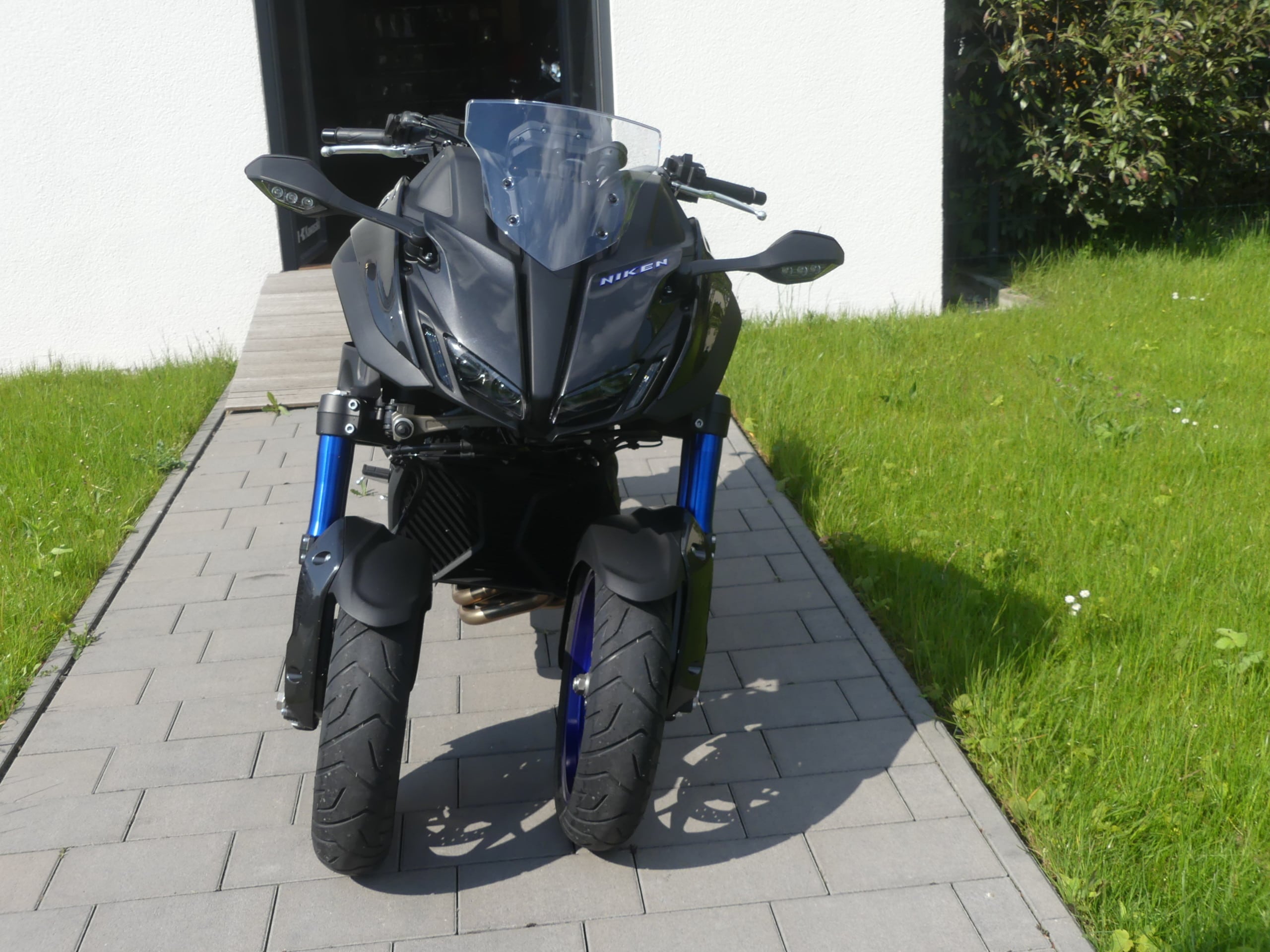 Yamaha Niken ++ 2800 KM ++ Kein Vorführer ++