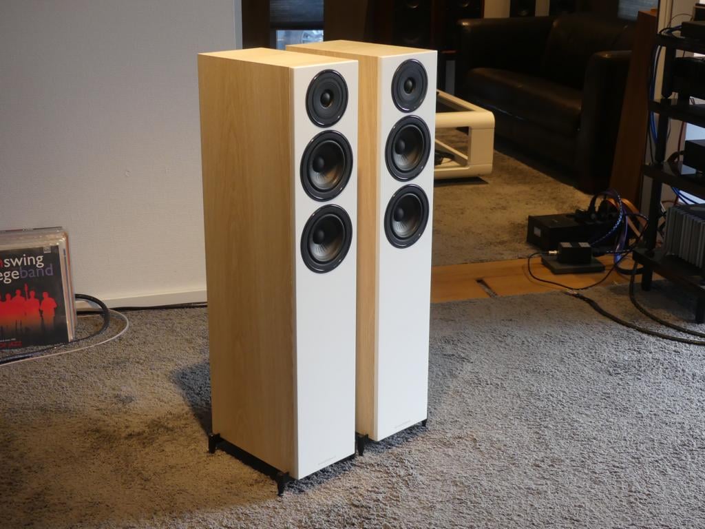 Diamond 12.3 Light Oak