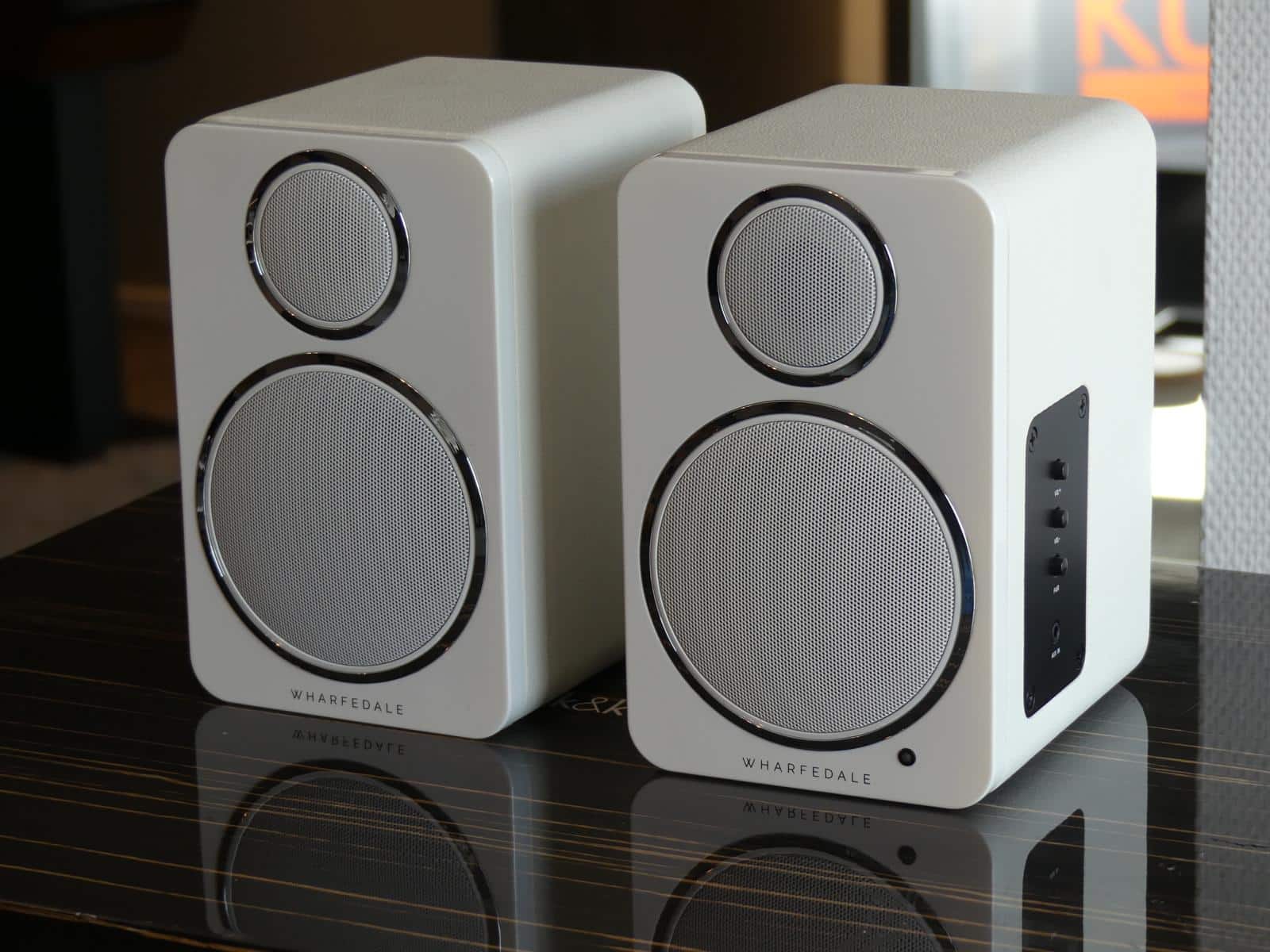 DS-2 White