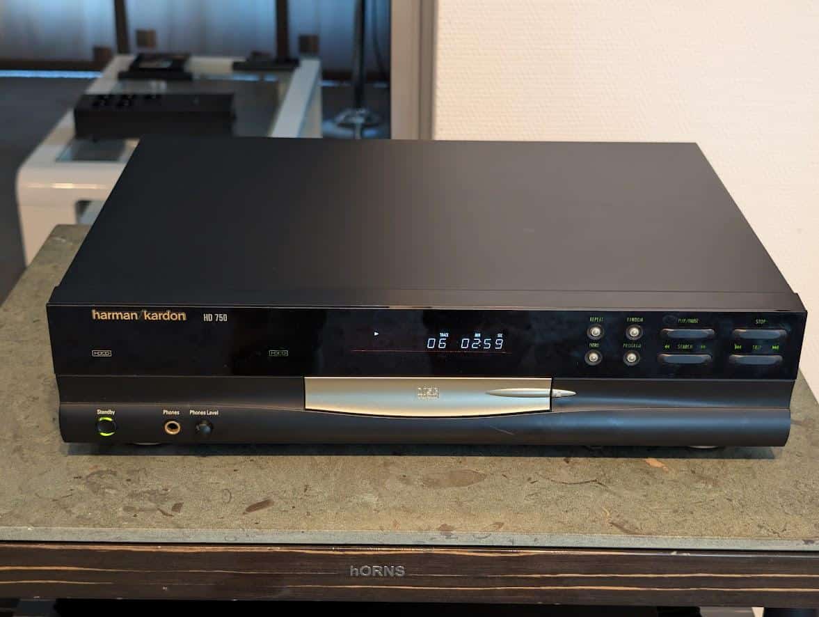 HD 750